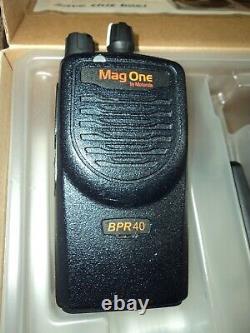 Motorola Mag One BPR40 UHF 450 470 Mhz Portable Two Way Radio AAH84RCS8AA1AN