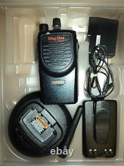 Motorola Mag One BPR40 UHF 450 470 Mhz Portable Two Way Radio AAH84RCS8AA1AN