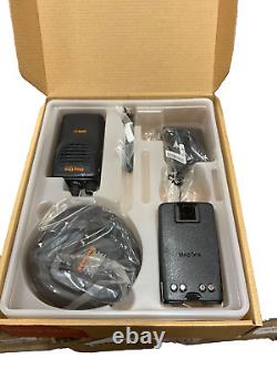 Motorola Mag One Portable 2-Way Radio AAH84RCS8AA1AN