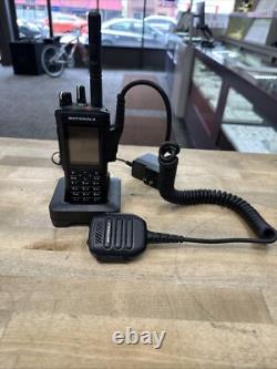 Motorola R7 MOTOTRBO AAH06RDN9WA1AN Two-Way Radio withCharger & RM730 Mic