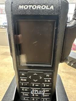 Motorola R7 MOTOTRBO AAH06RDN9WA1AN Two-Way Radio withCharger & RM730 Mic