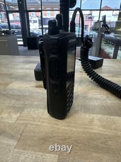 Motorola R7 MOTOTRBO AAH06RDN9WA1AN Two-Way Radio withCharger & RM730 Mic
