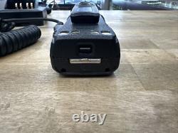 Motorola R7 MOTOTRBO AAH06RDN9WA1AN Two-Way Radio withCharger & RM730 Mic