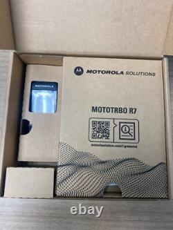 Motorola R7 Two-Way Digital Radio VHF 136-174 Mhz AAH06JDN9RA1AN 5W FKP Mototrbo