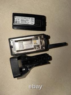Motorola RDM2070d UHF 2-Channel Handheld Two-Way Radios Black with Charger