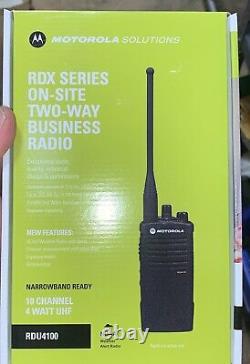 Motorola RDU4100, RU4100BKN9BA Two Way Radio Kit NEW