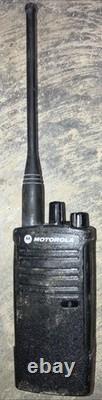 Motorola RDU4100 UHF Two-Way Radio With Batteries TESTED