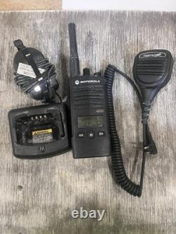 Motorola RDU4160D 16-Channel Two-Way Radio With Charger And Mic Accessory