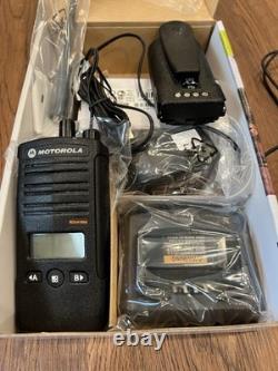 Motorola RDU4160d RDX UHF Business Two-Way Radio Handheld Kit Charger Earpiece