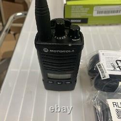 Motorola RDU4163D Two-Way Radio for Business 16-Channel UHF See Condition