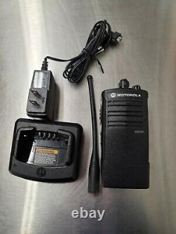 Motorola RDX RDU4100 Two Way Radio With OEM Battery & Charger