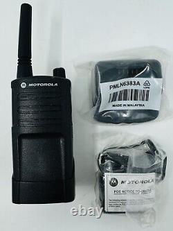 Motorola RMM2050 On Site Two Way Radio RMM2050BHLAA WIth Charger and Clip