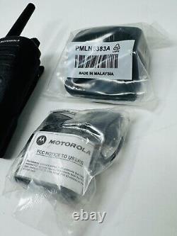 Motorola RMM2050 On Site Two Way Radio RMM2050BHLAA WIth Charger and Clip