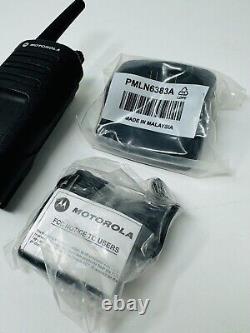 Motorola RMM2050 On Site Two Way Radio RMM2050BHLAA WIth Charger and Clip
