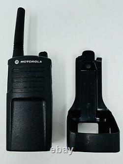 Motorola RMM2050 On Site Two Way Radio RMM2050BHLAA WIth Charger and Clip