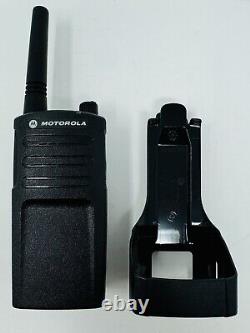 Motorola RMM2050 On Site Two Way Radio RMM2050BHLAA WIth Charger and Clip