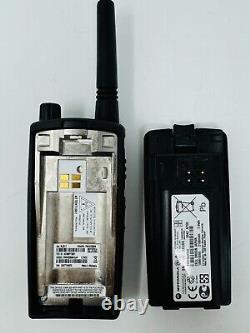 Motorola RMM2050 On Site Two Way Radio RMM2050BHLAA WIth Charger and Clip