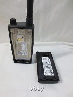 Motorola RMU2040 UHF Two-Way Commercial Radio RMU2040BHLAA New Charger & Holster