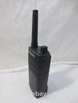 Motorola RMU2040 UHF Two-Way Commercial Radio RMU2040BHLAA New Charger & Holster