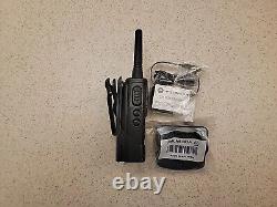 Motorola RMU2080 2W UHF 8-Channel Two-Way Radio Black With Charger