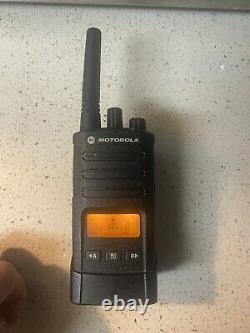 Motorola RMU2080d UHF Two-way Radio 2 watts 8 channels withBatt