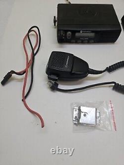Motorola Radius CM300 146-174 MHz 25w VHF Two Way Radio W Mic AAM50KNF9AA1AN
