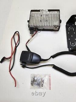 Motorola Radius CM300 146-174 MHz 25w VHF Two Way Radio W Mic AAM50KNF9AA1AN
