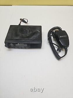 Motorola Radius CM300 438-470 MHz UHF 40 W Two Way Radio AAM50RPF9AA1AN
