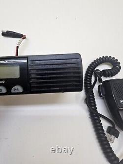 Motorola Radius CM300 438-470 MHz UHF 40 W Two Way Radio AAM50RPF9AA1AN