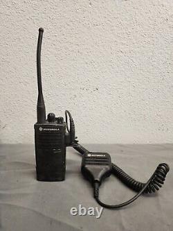 Motorola Rdx Rdu4100 Two Way Radio With Microphone