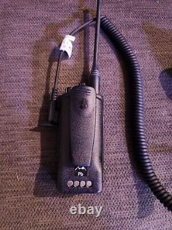 Motorola Rdx Rdu4100 Two Way Radio With Microphone