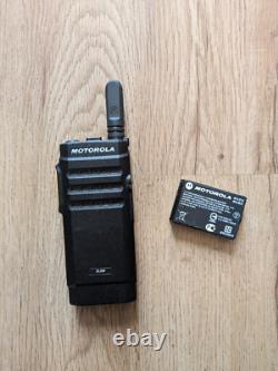 Motorola SL300 AAH88QCP9JA2AN 99 Channel With Display UHF Radio