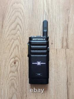 Motorola SL300 AAH88QCP9JA2AN 99 Channel With Display UHF Radio