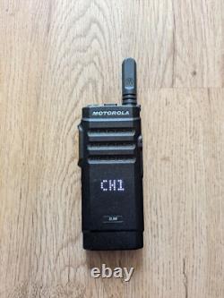 Motorola SL300 AAH88QCP9JA2AN 99 Channel With Display UHF Radio