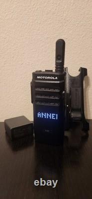 Motorola SL300 UHF two-way Radio AAH88QCP9JA2AN / W BATTERY/ Charger