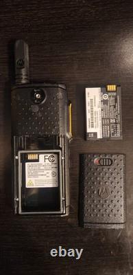 Motorola SL300 UHF two-way Radio AAH88QCP9JA2AN / W BATTERY/ Charger