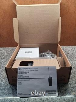 Motorola Solutions MOTOTRBO CP200d UHF Digital Two-Way Radio Kit 16CH Black