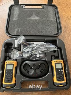 Motorola TLKR T80 Extreme Walkie Talkie New Set Of 2