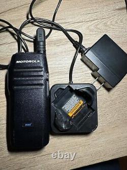 Motorola TLK-100 4G LTE Two-Way Radio Wave Black