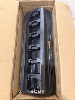 Motorola VAC-6058 Multi-Unit Two-Way Radio Charger AAK4X501 with Cables 2 unidades