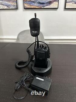 Motorola VX-261 Two Way Radio UHF 16 Channel VX-261-G7-5 WithCharger & MH-45B4B
