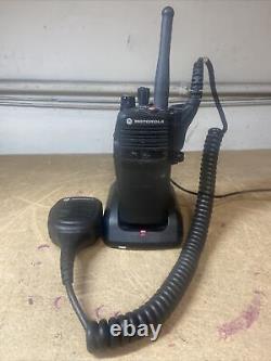 Motorola XPR6350 UHF AAH55QDC9LA1AN Two Way Radio with Charger Base Battery UNTEST