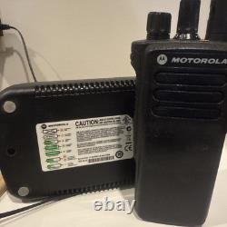 Motorola XPR7380 800/900MHz MOTOTRBO Two-Way Radio AAH56UCN9KB1AN with Battery
