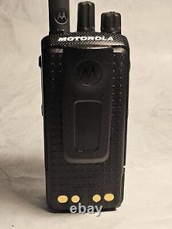 Motorola XPR 3500e (AAH02RDH9VA7AN-AMA) Two Way Radio UHF (Very Good Condition)