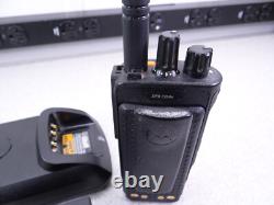 Motorola XPR 7350e AAH56JDC9WA1AN VHF Two Way Radio Walkie Talkie w charger