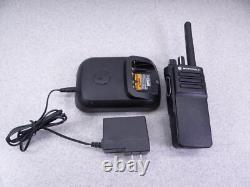 Motorola XPR 7350e AAH56JDC9WA1AN VHF Two Way Radio Walkie Talkie w charger