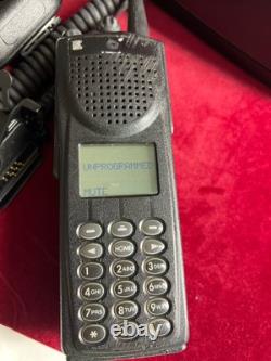 Motorola XT3000 Two Way Radio 700/800 H46UCH9PW7BN With Mic Charger Battery