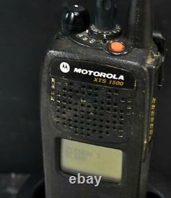 Motorola XTS1500 H66UCD9PW5BN 700/800 MHz Two-Way Radio WithCharger