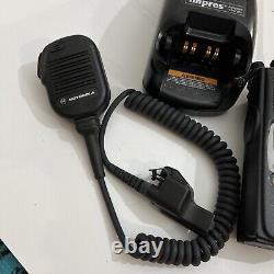 Motorola XTS5000R H18UCF9PW6AN 700/800MHz Two Way Radios Charger Mic