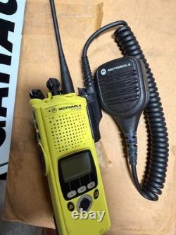 Motorola XTS5000R H18UCF9PW6AN 800MHz Two Way Radio ASTRO P25 Battery Antenna